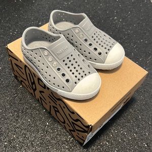 EUC Toddler Natives Size 5